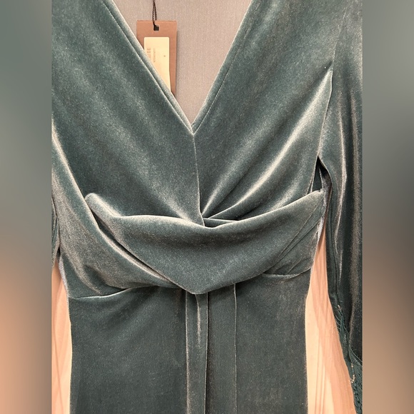 Nasty Gal teal velvet mid length dress with slit - Picture 4 of 7